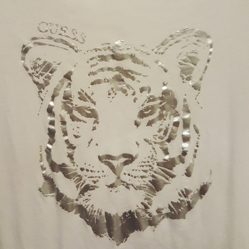 Silver tiger Guess tshirt